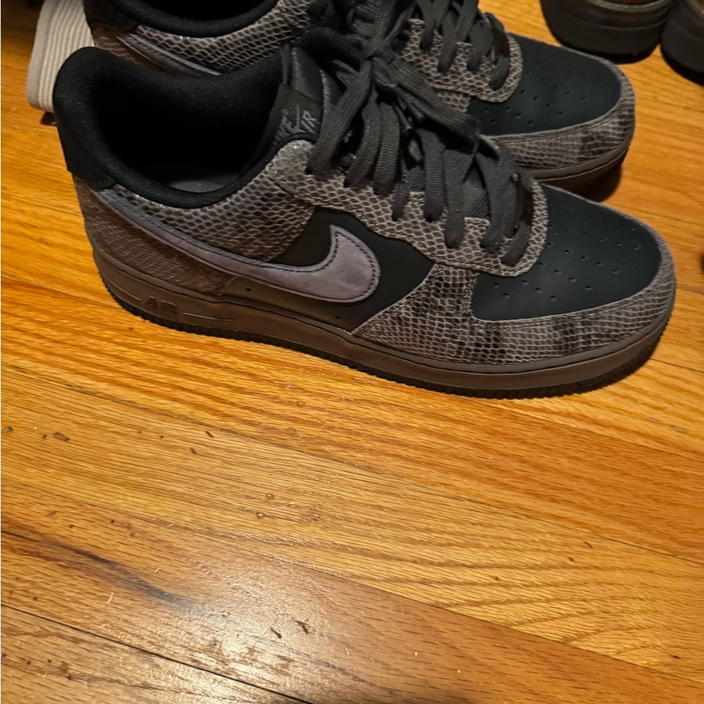 Nike Charcoal and Black Athletic Shoes snake skin worn twice 07 LV8 Snake Skin